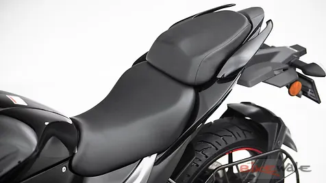 Suzuki Gixxer Tank Image - BikeWale