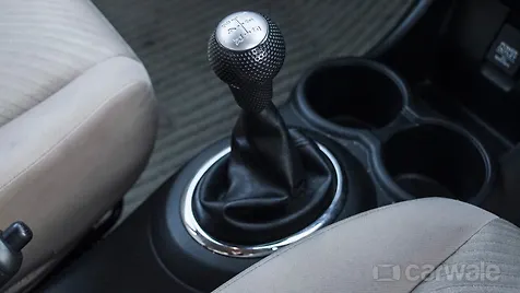 Honda Mobilio Photo Driving Image CarWale Honda Mobilio Photo Driving Image CarWale