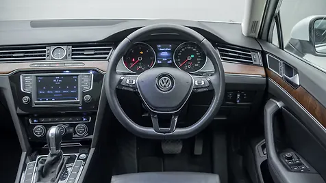 Volkswagen Passat 360° View - CarWale