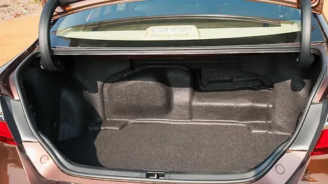 Toyota-Camry-Boot-Space-51540.jpg?20151505133204