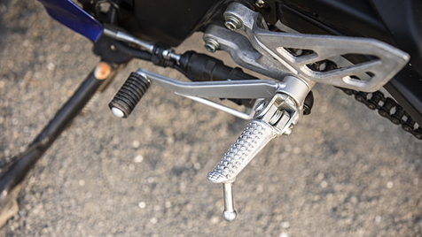 Yamaha R15 V4 Gear Shift Lever Image - BikeWale