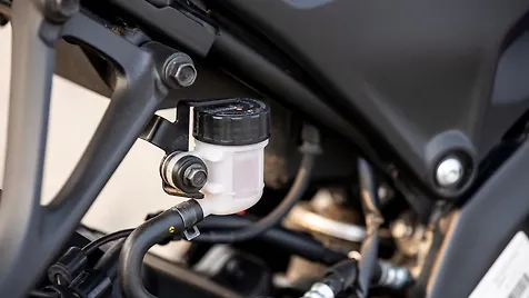 Yamaha R15 V4 Rear Brake Fluid Reservoir Image - BikeWale