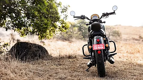 Yezdi Roadster Rear View Image - BikeWale