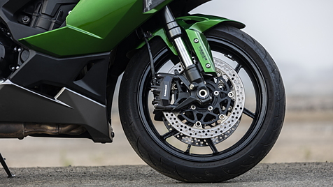 Kawasaki Ninja 1000 Front Alloy Wheel Image - BikeWale