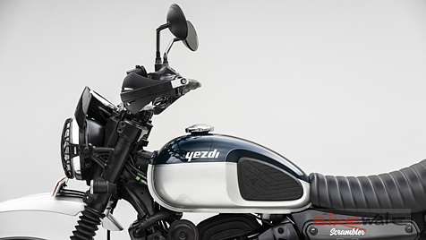 Yezdi Scrambler Fuel Tank Image - BikeWale