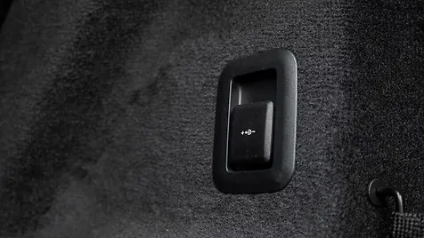 range-rover-sport-interior-bootspace-12v-supply