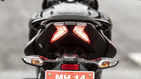 Bajaj Pulsar N160 Tail Light Image - BikeWale