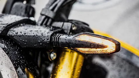 TVS Ronin Front Turn Indicators Image - BikeWale