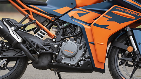 KTM RC 390 Engine From Right Image - BikeWale