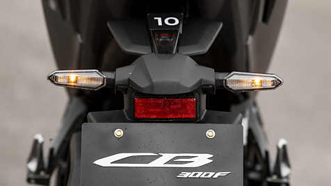 Honda CB300F Rear Turn Indicators Image - BikeWale