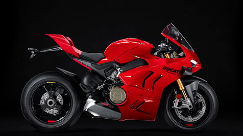 Images of Ducati Panigale V4 | Photos of Panigale V4 - BikeWale