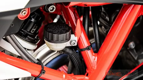 BMW G310 RR Rear Brake Fluid Reservoir Image - BikeWale