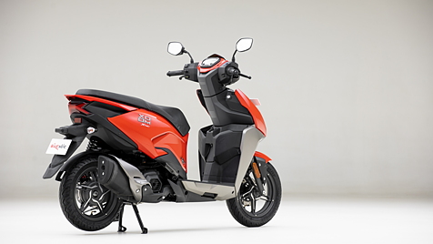 Hero Xoom Right Rear Three Quarter Image - Bikewale