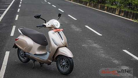 Bajaj Chetak Left Front Three Quarter Image - BikeWale