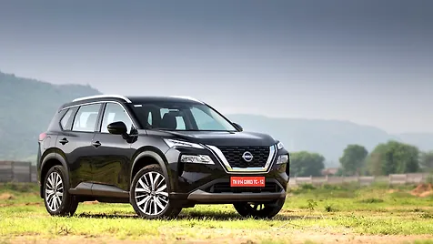 x-trail-exterior-right-front-three-quarter-26