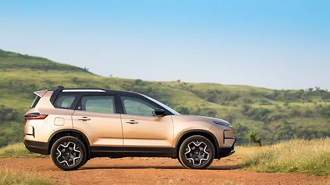 tata-safari-exterior-right-side-view