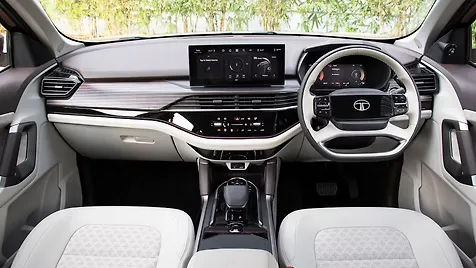 tata-safari-interior-dashboard