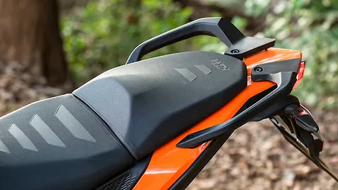 390 adventure seat