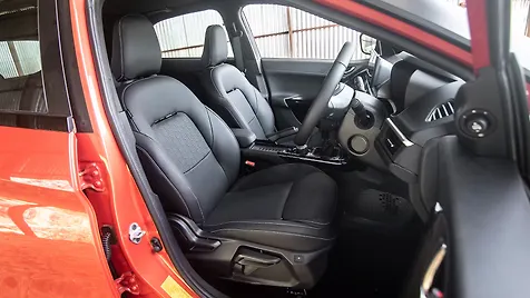 nexon-facelift-interior-front-row-seats