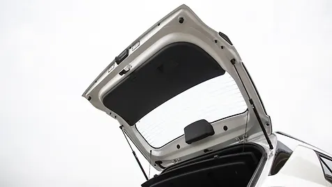 venue-n-line-exterior-open-boot-trunk