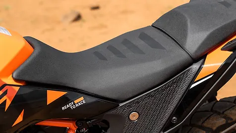 390 adventure seat
