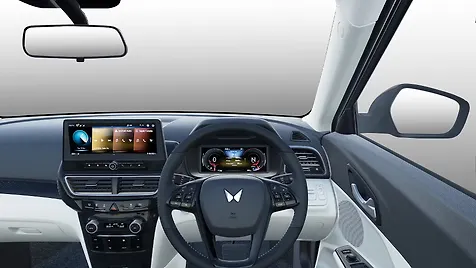 xuv-3xo-interior-steering-wheel-3