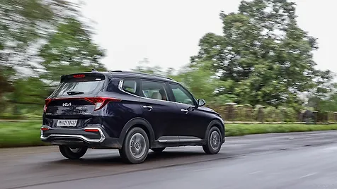 kia-carens-exterior-right-rear-three-quarter