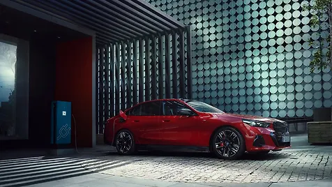 i5-exterior-right-front-three-quarter-4