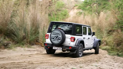 jeep-wrangler-exterior-right-rear-three-quarter