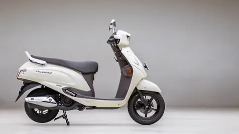 Suzuki Access 125 Right Side View