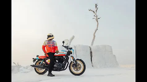 Royal Enfield Shotgun 650 Right Side View