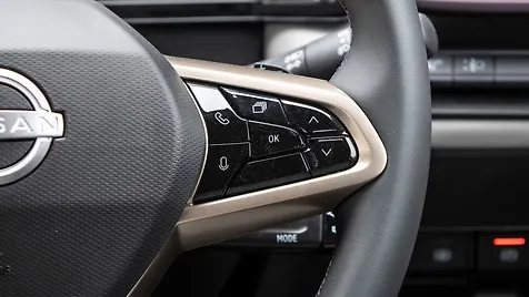 tekton-interior-right-steering-mounted-controls
