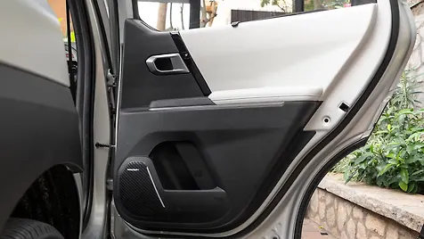 syros-ev-interior-rear-door-pad