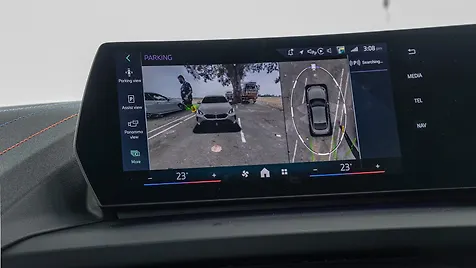 2-series-gran-coupe-interior-360-degree-camera-control-2