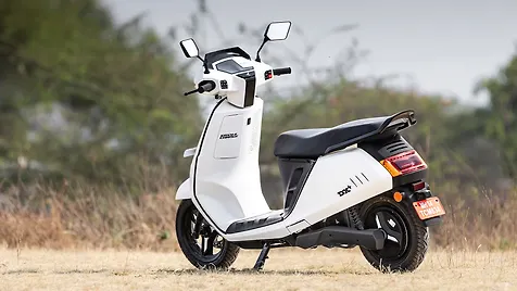 Kinetic DX Left Rear Three Quarter