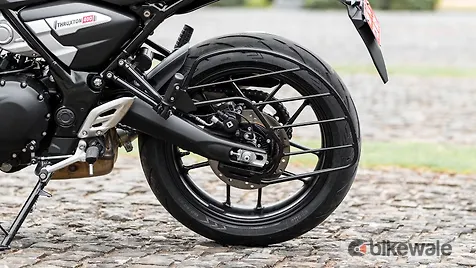 Triumph Thruxton 400 Right Side View