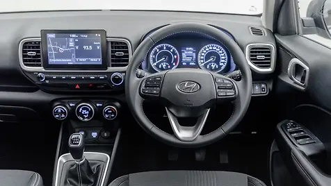 venue-interior-steering-wheel-3
