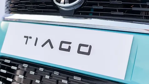 tiago-exterior-front-badge