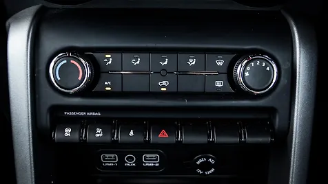 mahindra-thar-interior-ac-controls