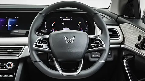 xuv700-interior-steering-wheel