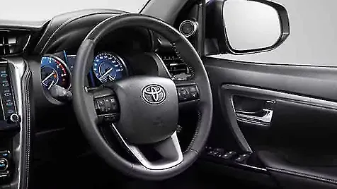 fortuner-interior-steering-wheel