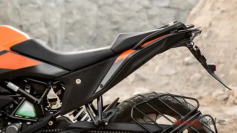 390 adventure seat