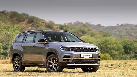 jeep-meridian-exterior-right-front-three-quarter