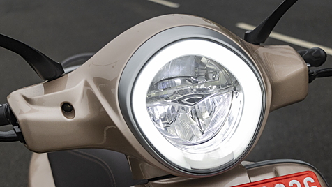 Bajaj Chetak Daytime Running Lamp Image - BikeWale