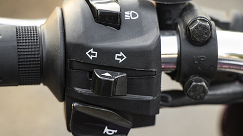 TVS Radeon Turn Indicators Switch Image - BikeWale