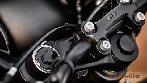 Jawa 42 Handlebar Clamp Image - BikeWale