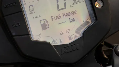 KTM 125 Duke [2021] Clock Image - BikeWale