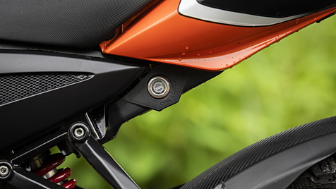 pulsar 150 seat lock