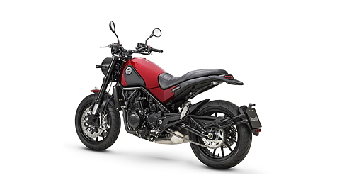 Benelli Leoncino 500 Left Rear Three Quarter Image - BikeWale