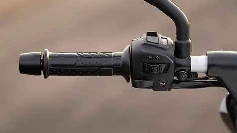 pulsar 200 ns handle grip